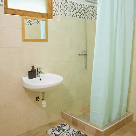 Anna Apartman *
