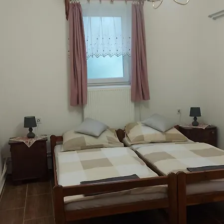 Anna Apartman Apartment Maroslele