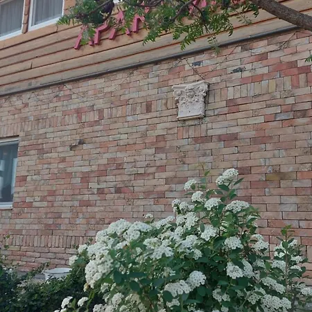 Anna Apartman
