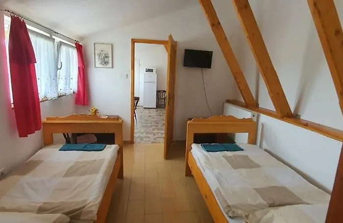 Anna Apartman *
