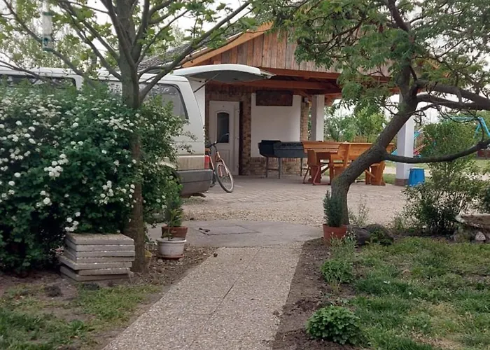 Anna Apartman *